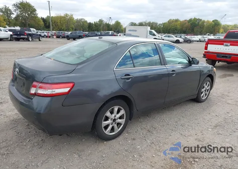 2010 Toyota Camry Le z USA, uszkodzony, nr VIN 4T1BF3EK2AU097517